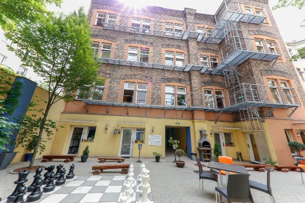 Do Step Inn  Hotel & Hostel image 1